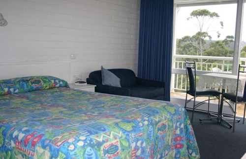 Merimbula Hotel | Adults Only Kingfisher Motel: Poolside Paradise Awaits