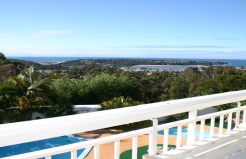 Merimbula Hotel | Adults Only Kingfisher Motel: Poolside Paradise Awaits