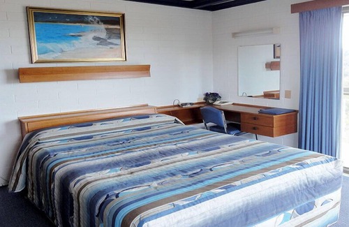 Merimbula Hotel | Highly Rated Kingfisher Motel with Pool and Breakfast