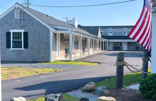 Dennis Port Hotel | Experience Comfort at Kingfisher Oceanside with Pool Access