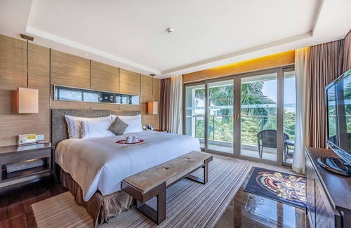 Yantian Hotel | Elegant Kingkey Palace Hotel Shenzhen with Ocean View & Pool