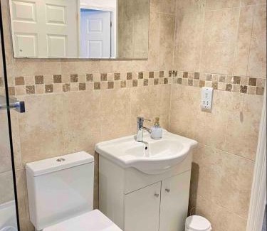 Northampton House | Cozy Kingmaker House with Ocean View & Private Parking!