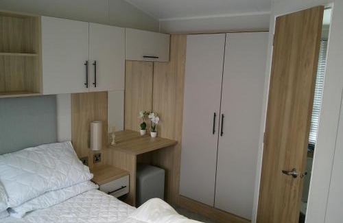 Chapel Saint Leonards Resort | Kings Ashington 6 Berth Central Heated Enclosed Veranda