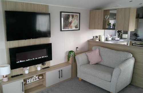Chapel Saint Leonards Resort | Kings Ashington 6 Berth Central Heated Enclosed Veranda
