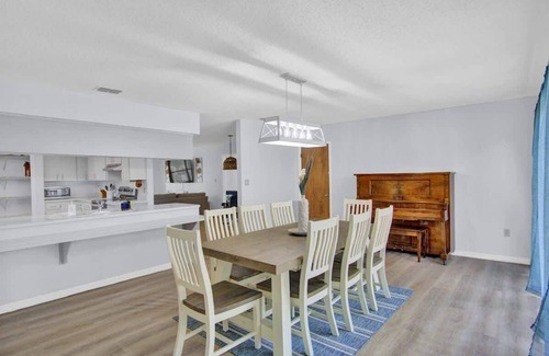 Crystal River House | Relax in Kings Bay Inlet: Oceanfront 5-Bedroom Retreat