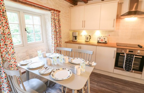 Fulbeck Cottage | Discover Kings Cottage: Pet-Friendly Holiday Retreat in Fulbeck