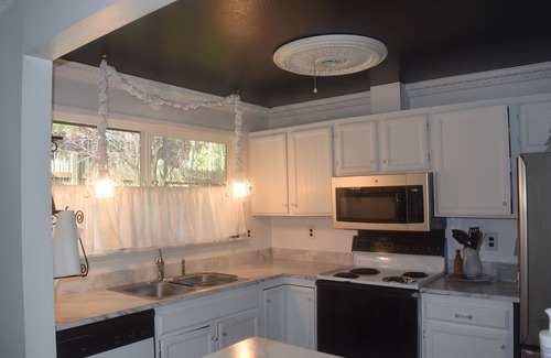 West Hills Cottage | Pet-Friendly Kings Cove Beach Rental with Ocean Views