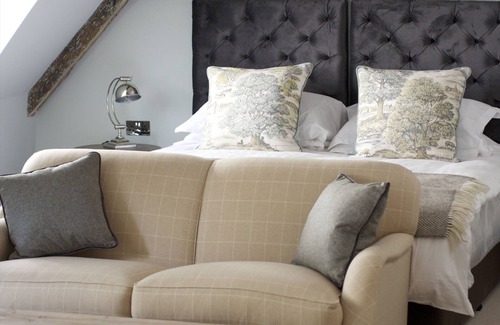 Cirencester Hotel | Guest Favorite: Kings Head Hotel with Spa & Family Amenities