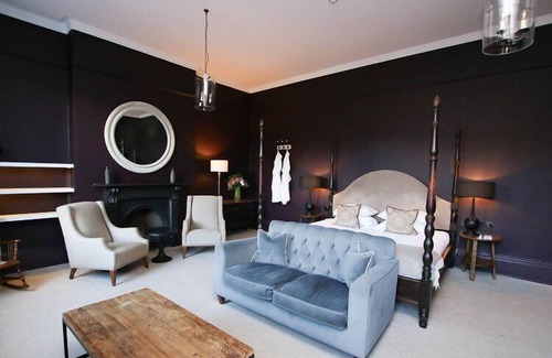 Cirencester Hotel | Guest Favorite: Kings Head Hotel with Spa & Family Amenities