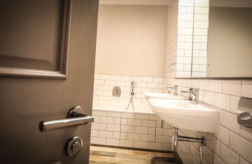 Cirencester Hotel | Guest Favorite: Kings Head Hotel with Spa & Family Amenities