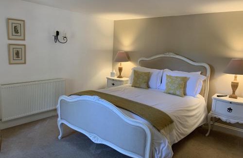 Laxfield Bed & Breakfast | Guest Rated: Kings Head Low House with Breakfast Included