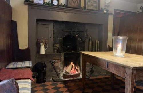 Laxfield Bed & Breakfast | Guest Rated: Kings Head Low House with Breakfast Included