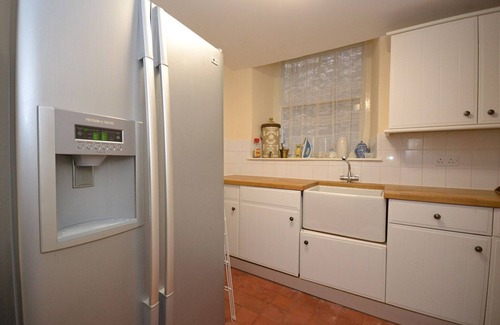 Beaumaris Cottage | Elegant Kings House: Sleeps 12 with Oceanfront Views