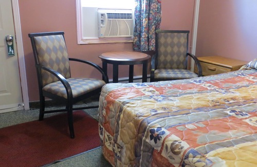 Orillia Hotel | Comfortable Stay at Kings Inn - Orillia with Breakfast & More
