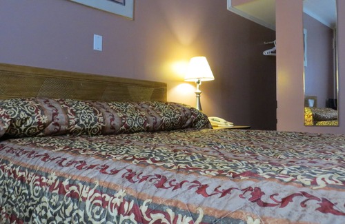 Orillia Hotel | Comfortable Stay at Kings Inn - Orillia with Breakfast & More