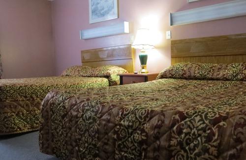 Orillia Hotel | Comfortable Stay at Kings Inn - Orillia with Breakfast & More