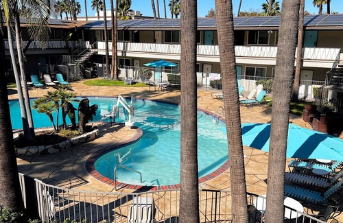 Mission Valley West Hotel | Exciting Stay at Kings Inn San Diego with Pool & Spa
