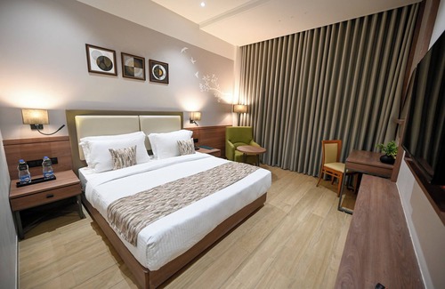 Jamnagar Hotel | Discover Kings Kraft The Park Executive Hotel Amenities