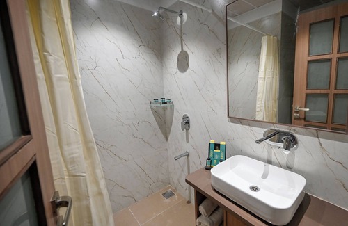 Jamnagar Hotel | Discover Kings Kraft The Park Executive Hotel Amenities