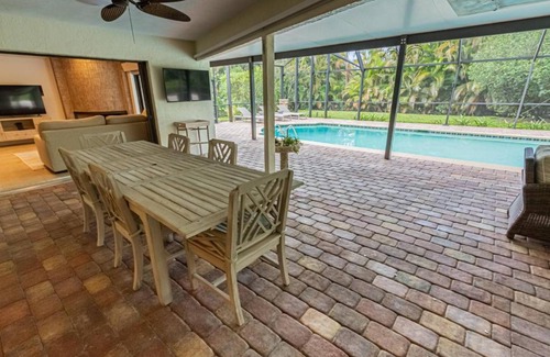Kings Lake House | Relaxing Private Garden View at Kings Lake Blvd