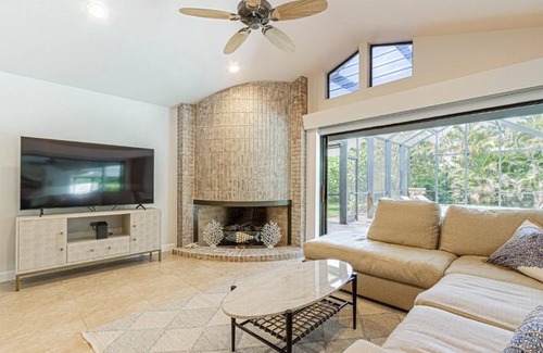 Kings Lake House | Relaxing Private Garden View at Kings Lake Blvd