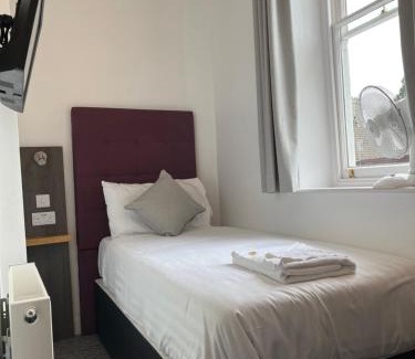 Newmarket Apartment | Discover Comfort at Kings Lodge - Guest Rated 8/10