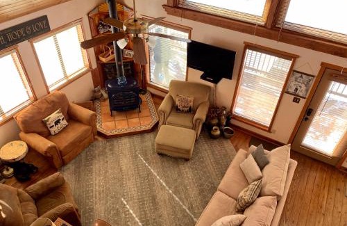 Red River House | Discover Kings Mountain Kabin: High-Speed Wifi & Family Fun