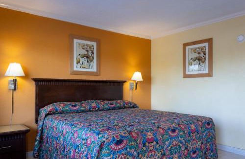 Lemoore Hotel | Budget-Friendly Kings Rest Motel with Family Amenities