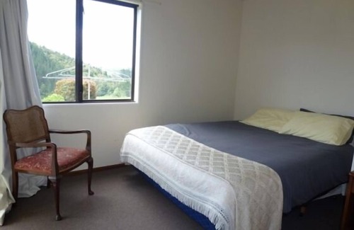 Ngaruawahia Other | Serene Kings Ridge Cottage - Family-Friendly with Breakfast