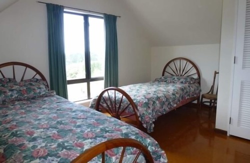 Ngaruawahia Other | Serene Kings Ridge Cottage - Family-Friendly with Breakfast