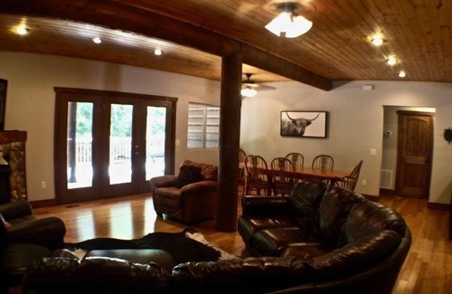 Shell Knob Cabin | Experience Kings River Lodge North: 10-Bedroom Lake Retreat