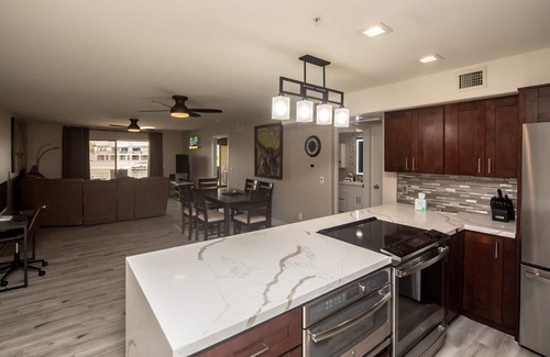 Lake Havasu City Condo | Discover Kings View Waterfront Condo with Pool & Breakfast