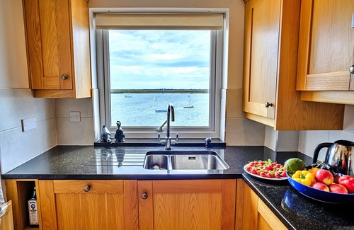 Burnham-on-Crouch Apartment | Discover Kings Wharf: Your Ideal Pet-Friendly Getaway