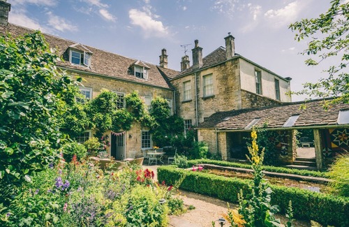 Kingscote House | Kingscote Park House: Perfect for Groups & Pet-Friendly