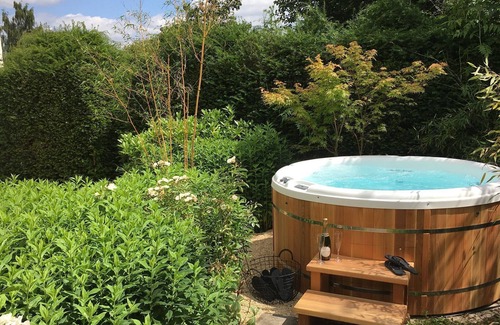 Kingscote House | Kingscote Park House: Perfect for Groups & Pet-Friendly