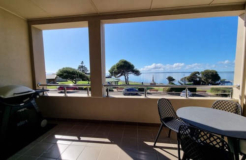 Kingscote House | Oceanfront Kingscote Terraces Two with Pool & Spa Access