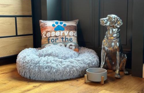 Jasd Apartment | Pet-Friendly Kingsdale Farm Guest House with Ocean Views