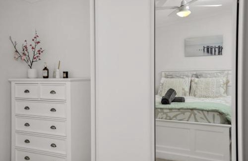 Victor Harbor House | Pet-Friendly Kingsford Cottage with WIFI and 4-Star Comfort