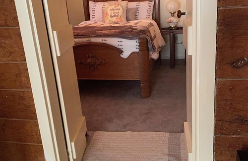 Spanish Town Historic District House | Elevated Comfort: Ensuite Bath & Breakfast Included