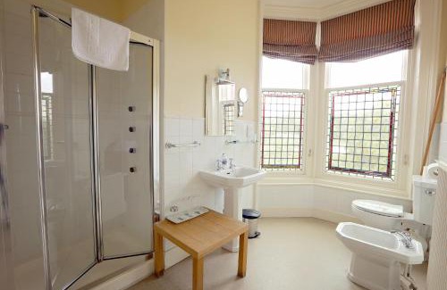 Galashiels Hotel | Delightful Kingsknowes Hotel: Rated 9/10 with Breakfast