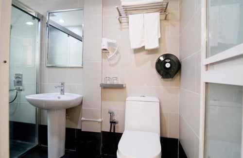 Miri Hotel | Welcoming Kingsley Hotel: Family-Friendly with Great Amenities
