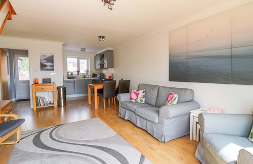Horning Cottage | KINGSMERE, pet friendly, with a garden in Horning