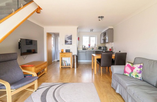 Horning Cottage | KINGSMERE, pet friendly, with a garden in Horning