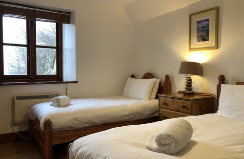 Kingston Hotel | Eco-Friendly Kingston Country Courtyard with Pool & Spa