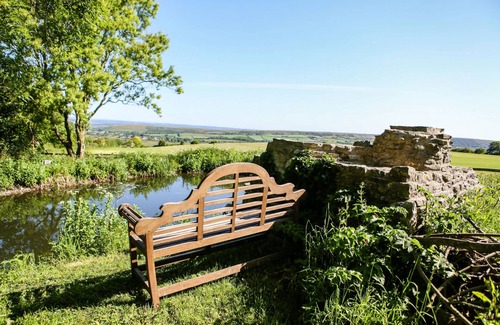 Kingston Hotel | Eco-Friendly Kingston Country Courtyard with Pool & Spa