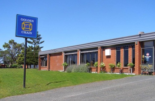 Lacepede Hotel | Beachfront Bliss at Kingston Lobster Motel with Pool Access