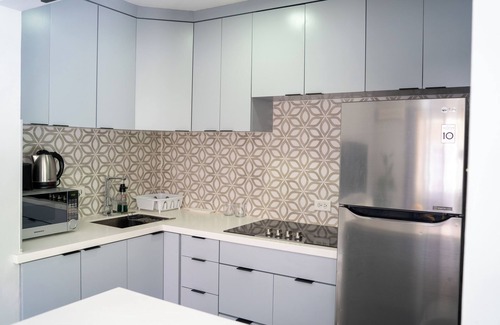 Beverly Hills Apartment | Kingston Skyline Escape - Modern, Gated, Peaceful, Easy Access/Top Attractions