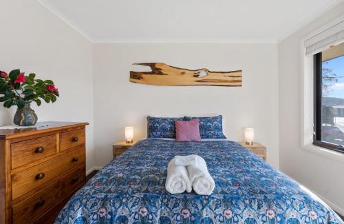 Kingston Apartment | Kingston Stylish Villa-Cozy meets convenience