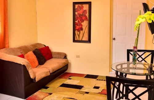 Molynes Gardens Apartment | Comfortable Kingston Sunset Guest Apartment - Family Friendly!