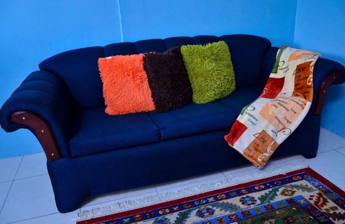 Molynes Gardens Apartment | Cozy Kingston Sunset Guest Apartment with Kitchen & Breakfast